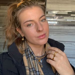 Meet your Posher, Leah